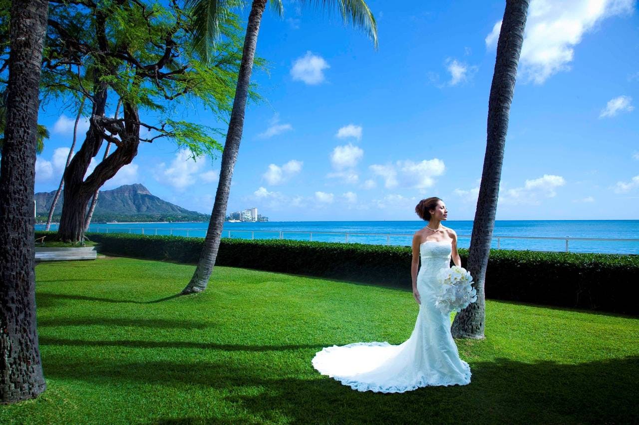 Halekulani Hotel Wedding Photography in Honolulu, HI by Salt Drifter Photography - Capturing unforgettable moments at this romantic beachfront venue in Oahu.