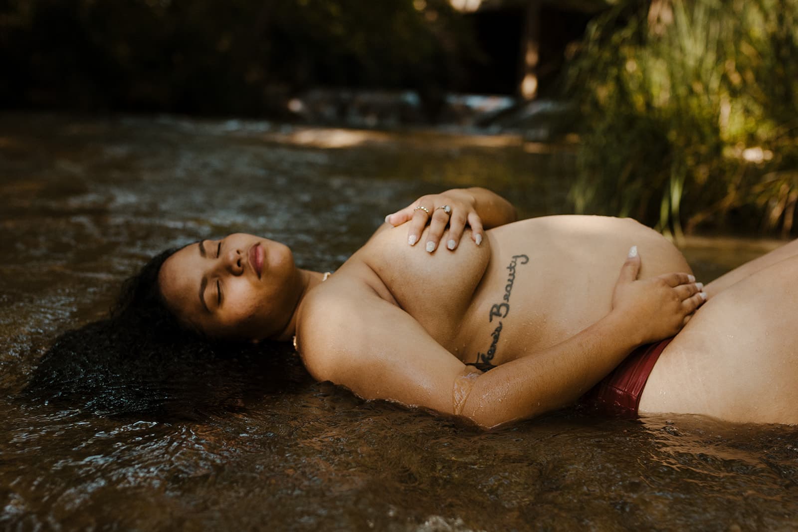 Luxury Hawaii maternity photographer for a high-end maternity portrait experience