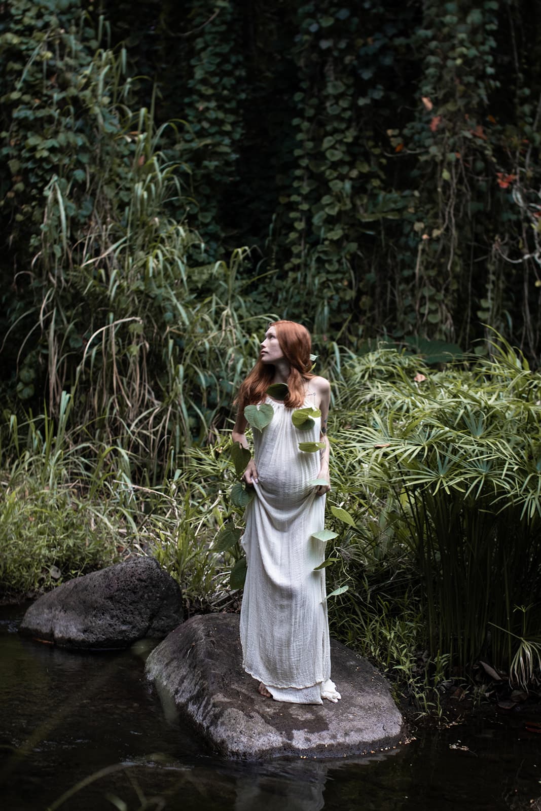 Expert Hawaii maternity photographer for capturing the essence of your pregnancy journey