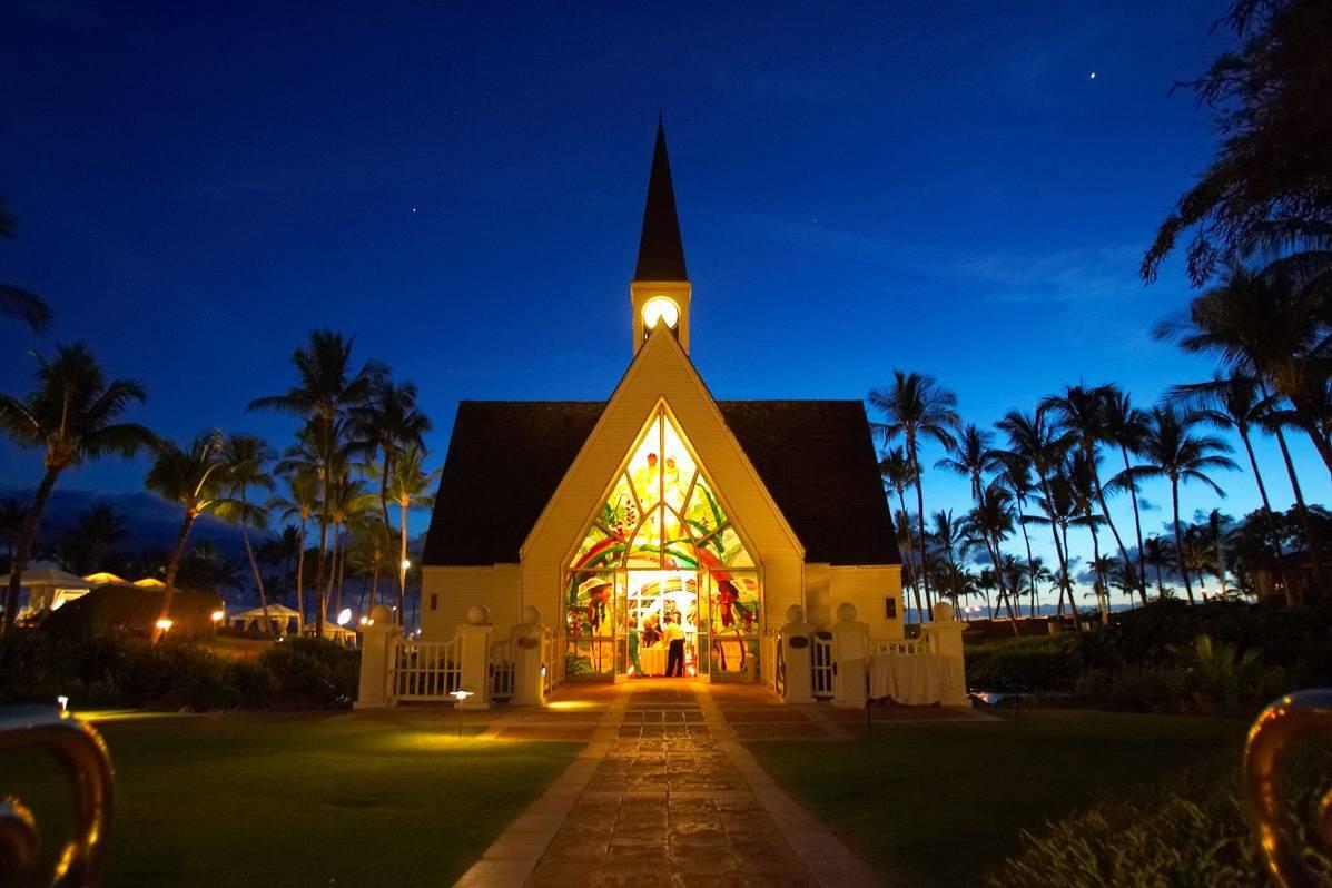 Photographer capturing weddings at Grand Wailea Resort Hotel & Spa in Kihei, Hawaii - Salt Drifter Photography from Maui.