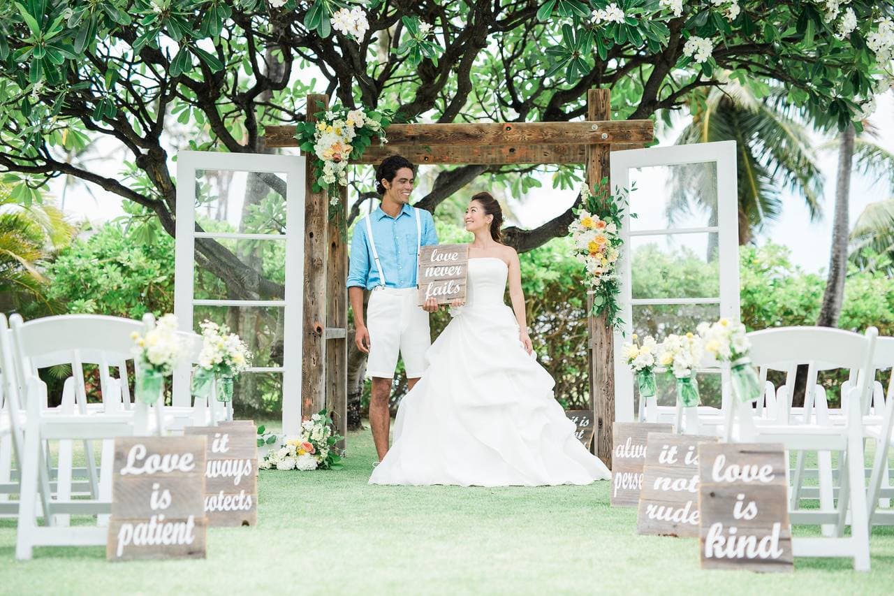 Photographer at Kaimea Estates in Honolulu HI - Salt Drifter Photography captures beautiful moments in paradise for your special day