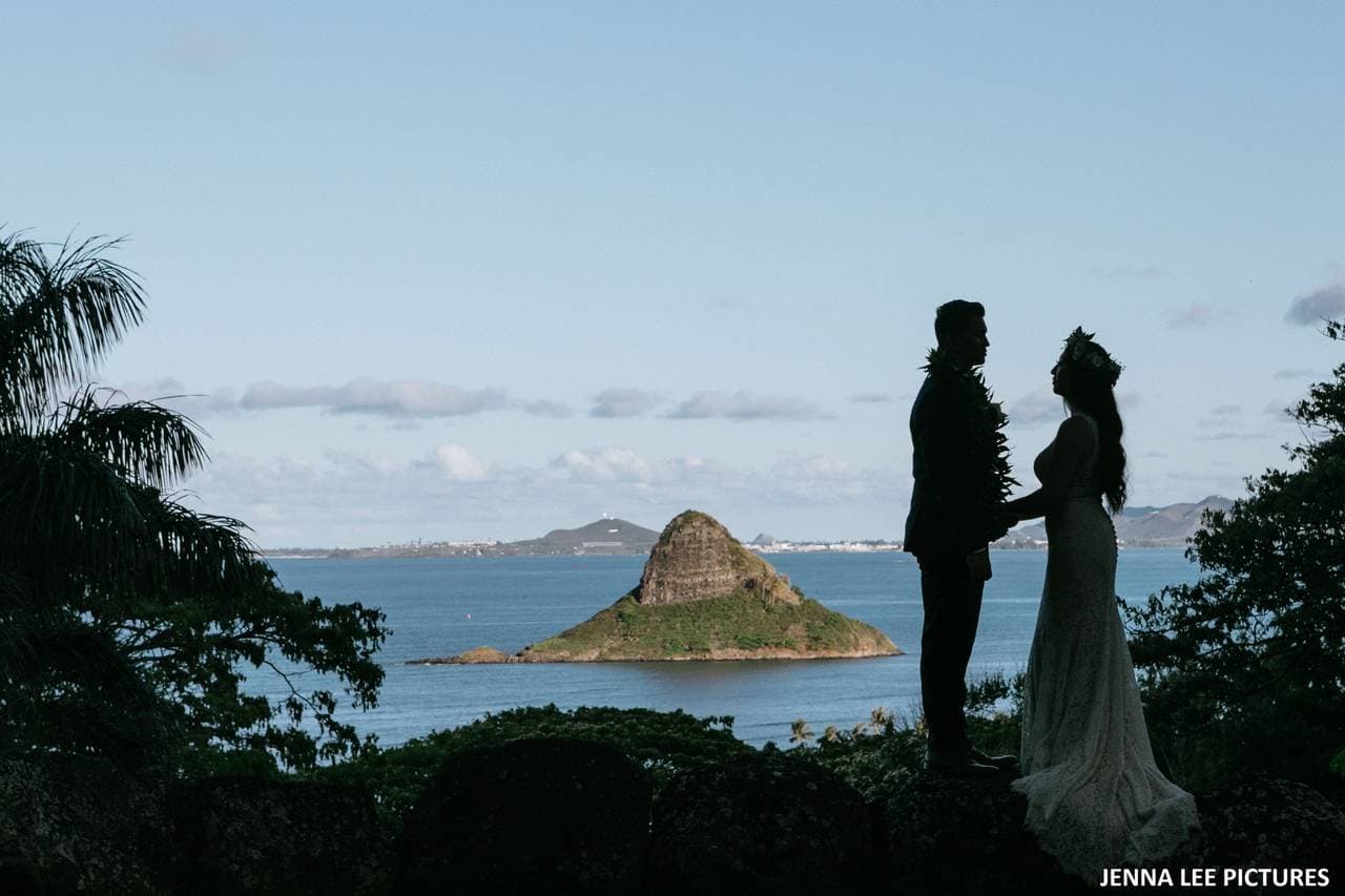 Alt Tag: Outdoor wedding venue at Kualoa Ranch, Kaneohe, HI - Salt Drifter Photography