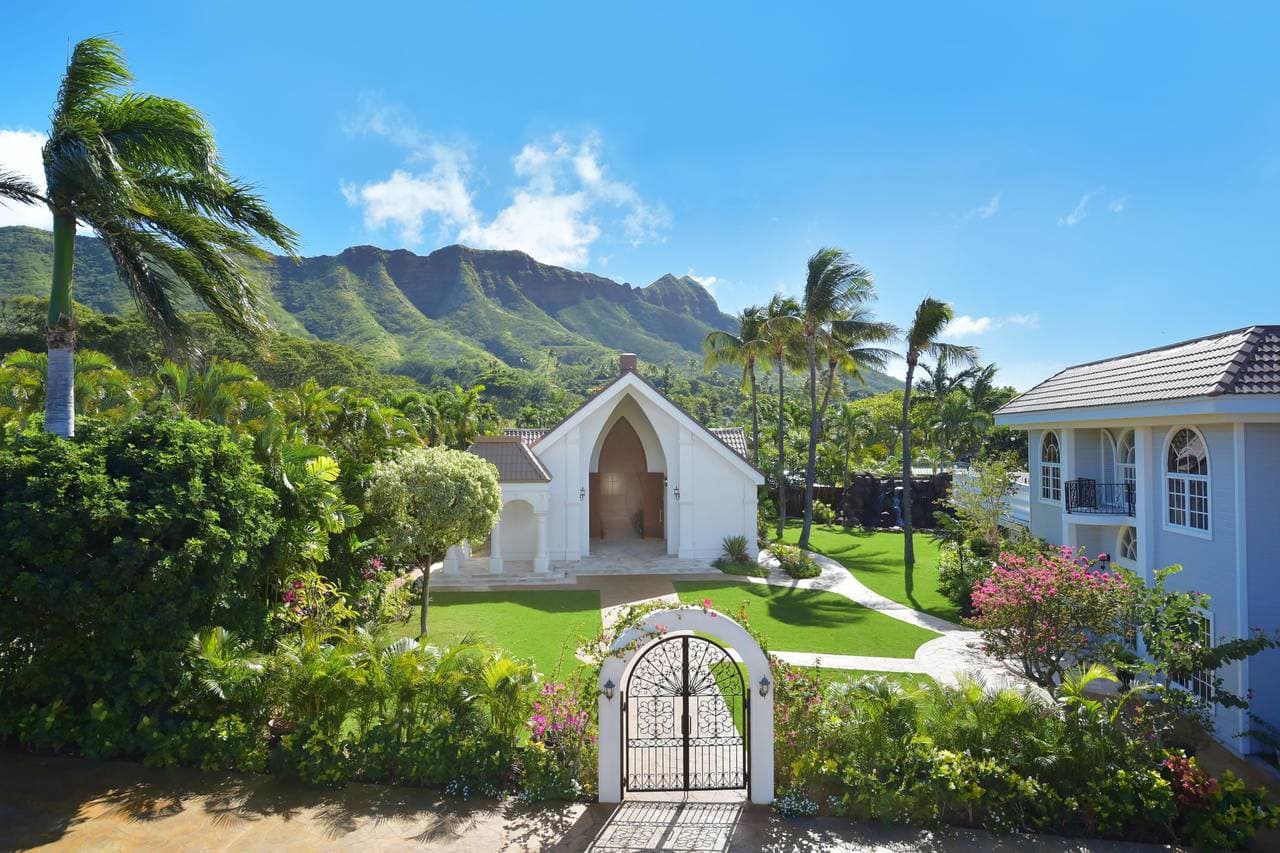 Waikiki Leia Vendor Description: Experience tranquility at Waikiki Leia in Honolulu, HI. Salt Drifter Photography captures the serene beauty of our venue nestled at the base of Diamond Head on Monsarrat Avenue. From intimate chapel weddings to spacious garden ceremonies, our sacred space offers a natural and spiritual setting for your special day. Feel the gentle