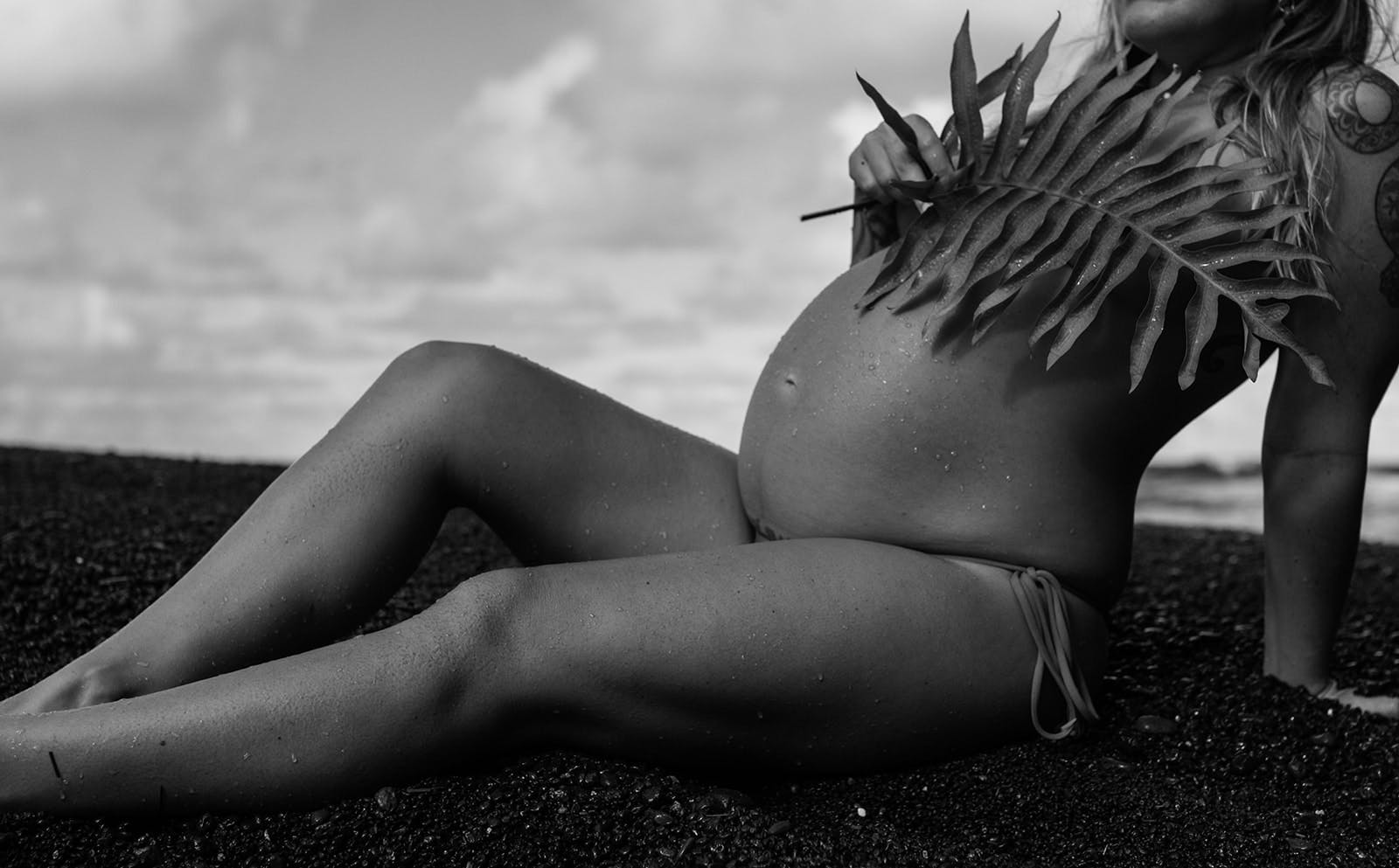 Hawaii maternity photography capturing your beautiful pregnancy glow
